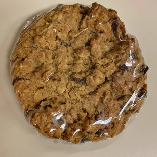 Oatmeal raisin cookie