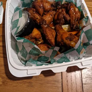 My buddy and I got a total of 3 different wings, chesapeake, fireman(buffalo) and crush davis.