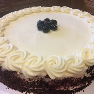 Lemon blueberry meringue cake