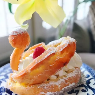 Swan cream puff!