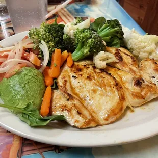 Grilled Chicken, steamed vegetables and avocado