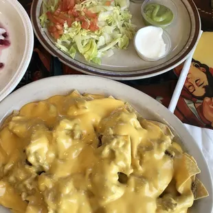 Nachos supreme with shredded beef