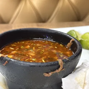 Plato de consomé lo dejé por salado