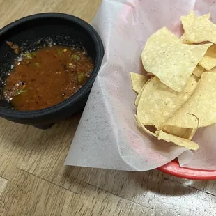 Chips and salsa the salsa y really good