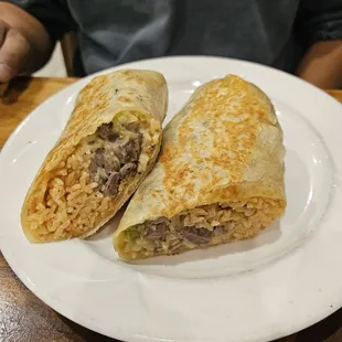 Carnr asada burrito