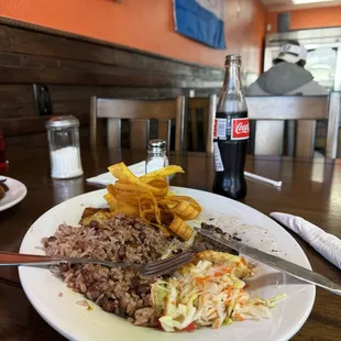 Tajadas con Gallopinto