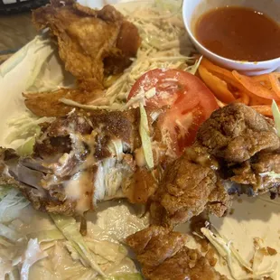 Tuve q abrir el pollo para poder comerle un poco