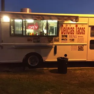 a white food truck
