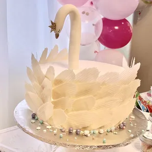 10&quot; Swan Theme Cake (topper made with fondant by another baker)