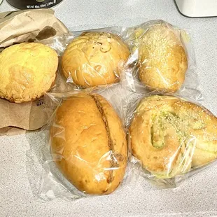 Custard bun, cocktail bun, Buko pandan bun ?