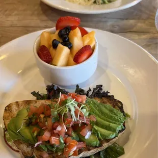 Avocado Toast: 6/10 more avocado would have been  appreciated  Asada Cobb Salad/ 8/10