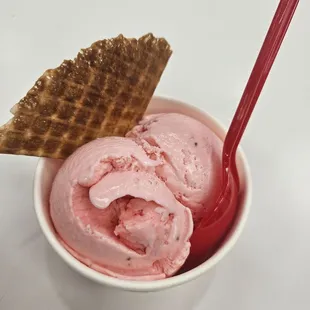 Strawberry scoop