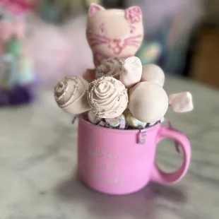 a cat in a cup