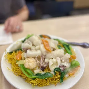 Seafood chow mein crispy