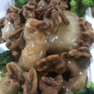 Candied, walnuts, with shrimp and broccoli