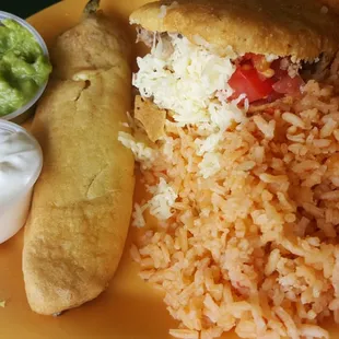 Gordita con picadillo con papas bien sabroso, Chile relleno was dry could have used sauce but was good