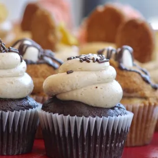 Deliciously Vegan SF signature cupcakes are so "extra"