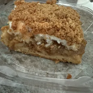 Apple crumble cake