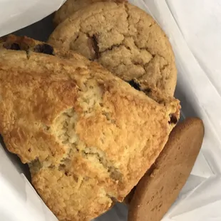 a biscuit and a cookie