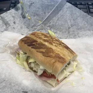 1/2 Cuban Sandwich (pulled pork &amp; ham w/lettuce, tomato, mayo n mustard in my case extra!  And extra pressed)