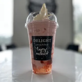 Strawberry smoothie with crystal boba