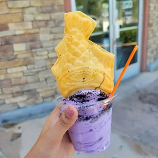 I got the taiyaki with ube ice cream that has a Nutella and oreo crumbs