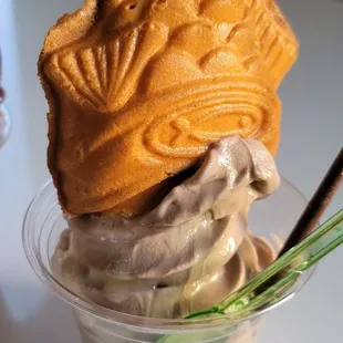 Oregon and Vanilla Swirl with White Chcoloate Drizzle and Nutella Taiyaki
