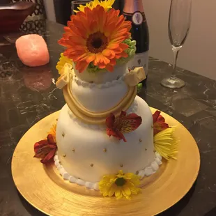 Omg so grateful. Delightful chefs were able to make a mini version of my wedding cake for my 5th wedding anniversary!! So amazing !