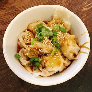 Wontons with spicy sauce 红油抄手