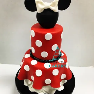 a minnie mouse cake