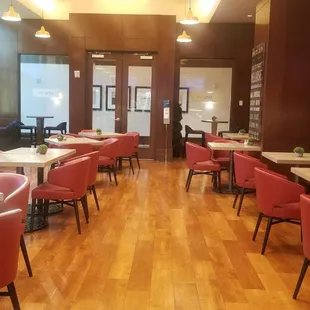 Newly refurbished, elegant decor bright and quiet