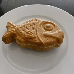 Tayaki - Japanese fish-shaped cake (filled with red bean). Inside Lotte Plaza (6.3.22)