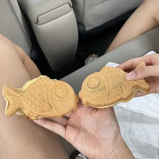 Taiyaki (roughly palm-sized)