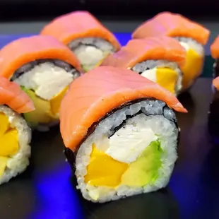 Delish Giant Maki