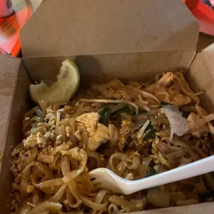 Chicken pad thai