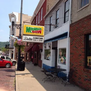 Front entrance of Cafe