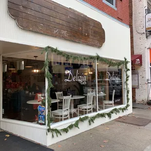 the outside of the restaurant