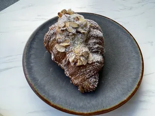 Le Luna Bakery & Cafe