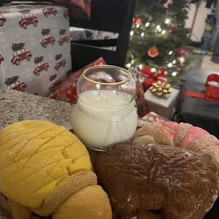 Pan dulce and puercito