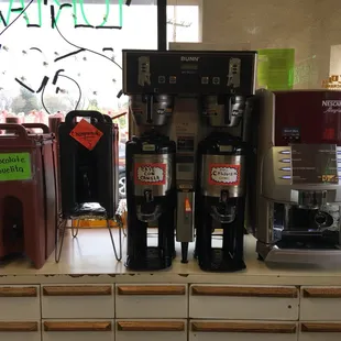 Coffee self serve! Tea! Milk! Canela!