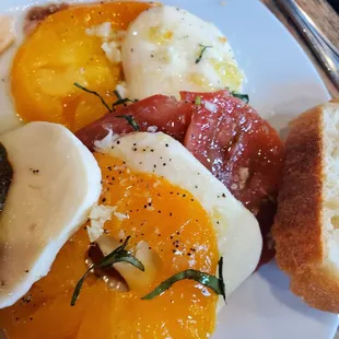 Insulation Caprese - OMG!!! The fresh garlic!!!!