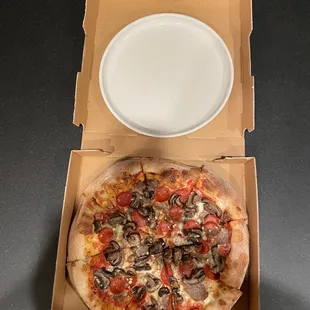 Medium size dinner plate next to pizza