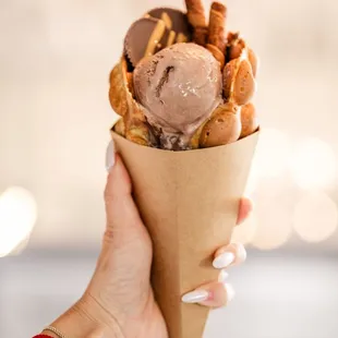 Peanut Butter Chocolate Bubble Waffle