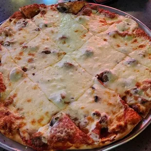 Chad&apos;s Special pizza