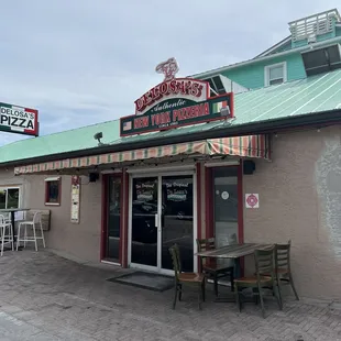 the outside of the restaurant