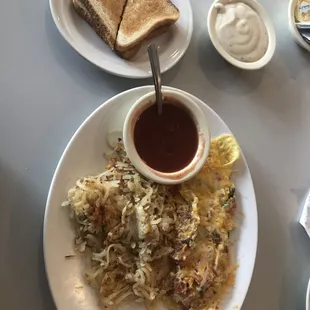 Western omelette and hash browns