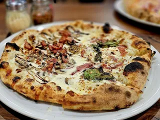 Benji’s Woodfire Pizza