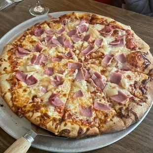 Ham and pineapple pizza was delicious.