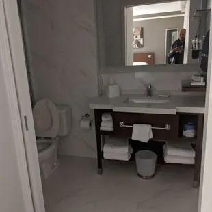 Large bathroom with plenty of towels/washcloths