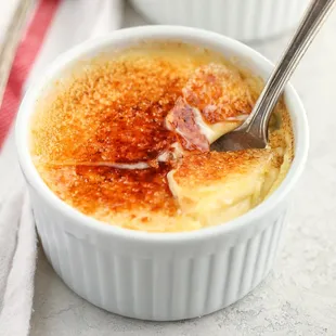 a bowl of creme